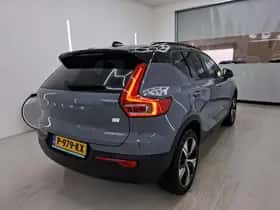 Volvo XC40 thumbnail 2