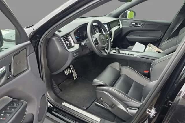 Volvo XC60 (2022) thumbnail 2