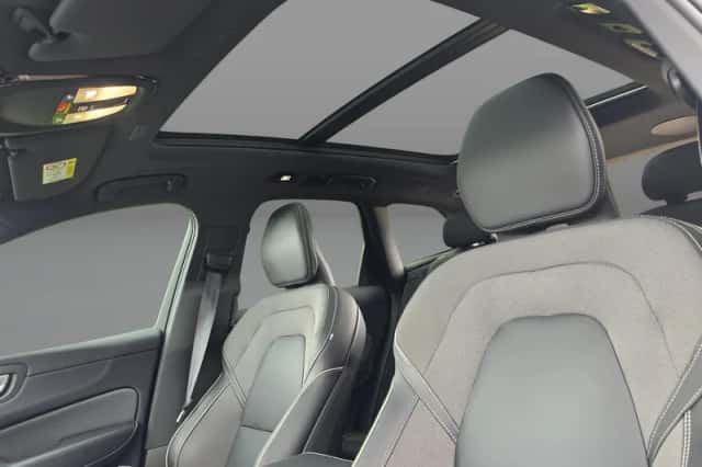 Volvo XC60 (2022) thumbnail 4