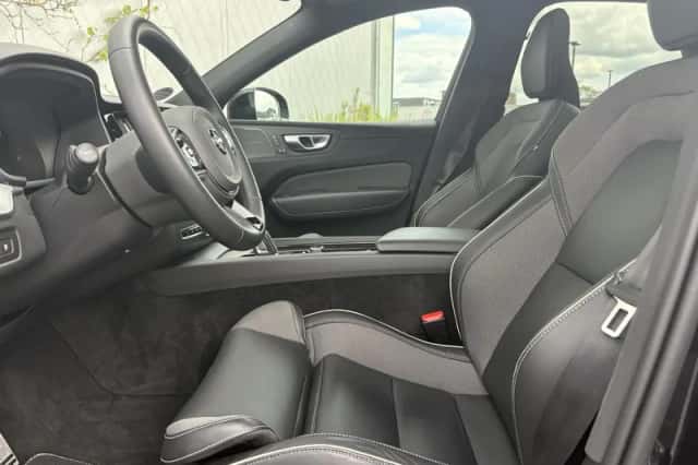 Volvo XC60 (2022) thumbnail 5