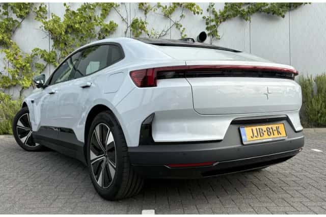 Polestar 4 (2025) thumbnail 3