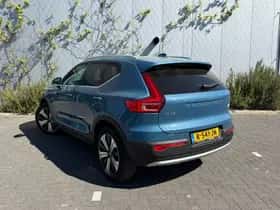 Volvo XC40 thumbnail 2