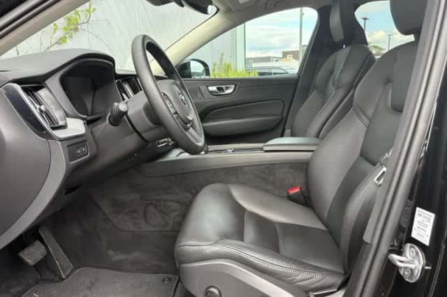 Volvo XC60 (2023) thumbnail 5