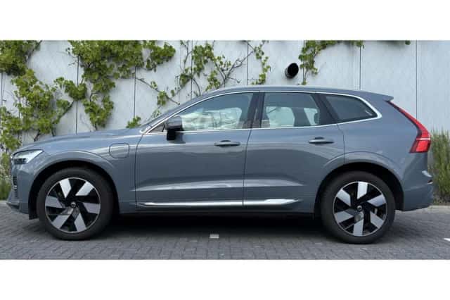 Volvo XC60 (2023) thumbnail 2