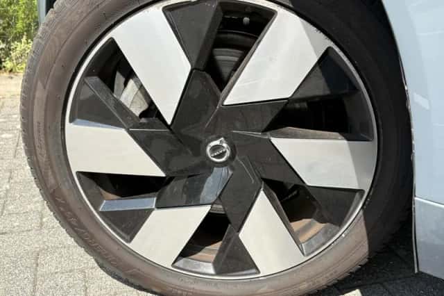 Volvo XC60 (2023) thumbnail 4