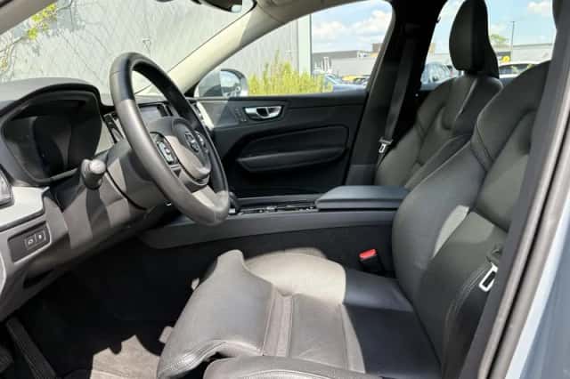Volvo XC60 (2023) thumbnail 5
