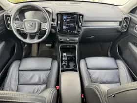 Volvo XC40 thumbnail 2