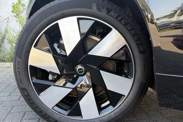 Volvo XC60 (2025) thumbnail 4