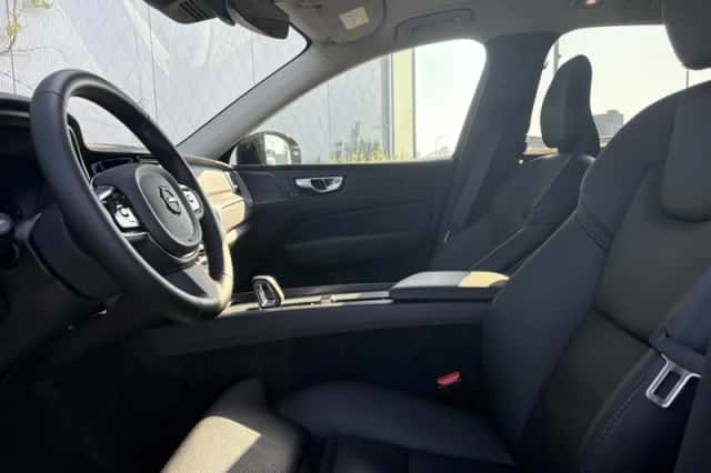Volvo XC60 (2025) thumbnail 5
