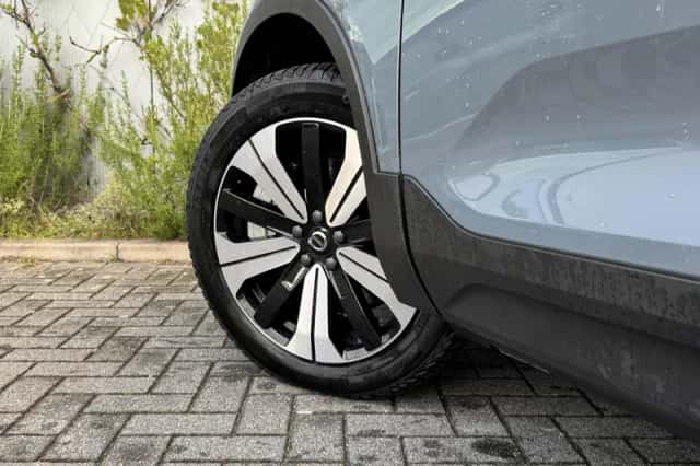 Volvo XC40 (2023) thumbnail 4