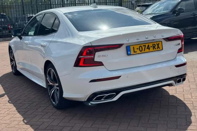 Volvo S60 (2020) thumbnail 4