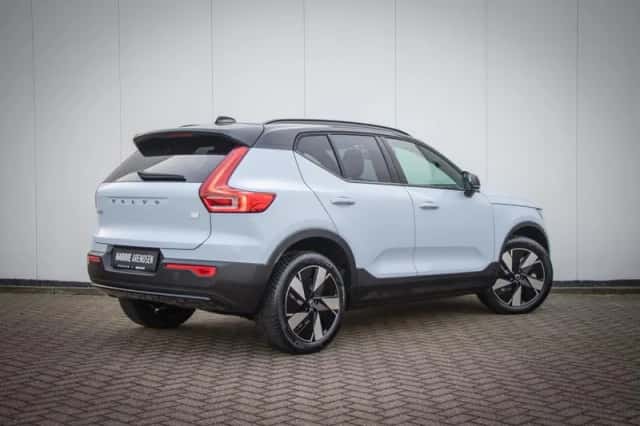 Volvo XC40 (2024) thumbnail 3