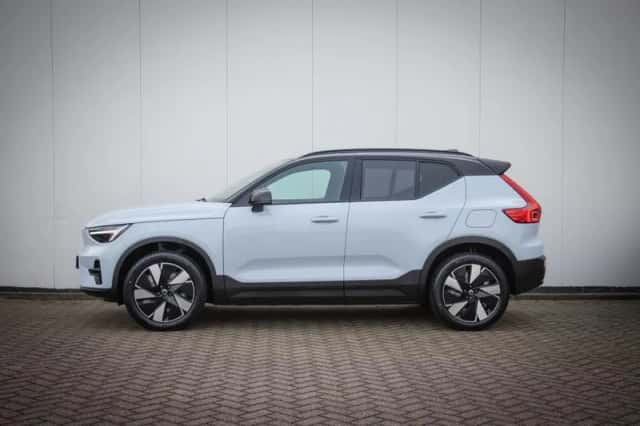 Volvo XC40 (2024) thumbnail 4