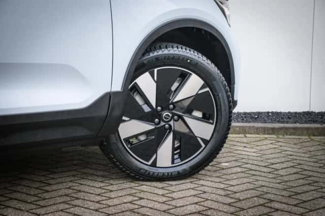 Volvo XC40 (2024) thumbnail 5
