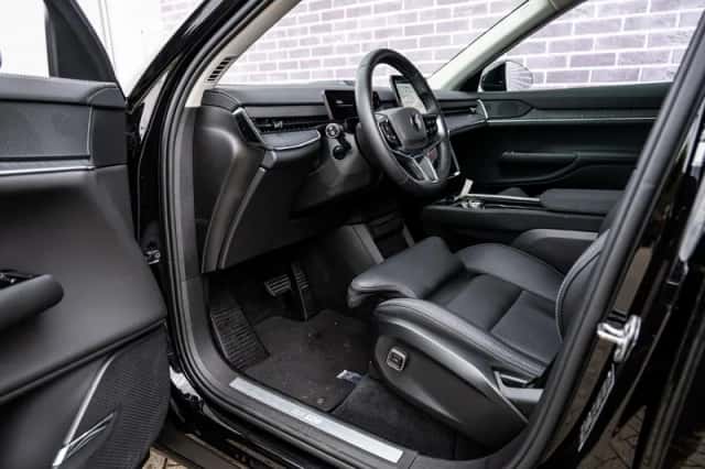 Volvo EX90 (2025) thumbnail 17