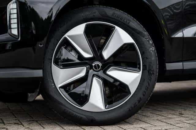 Volvo EX90 (2025) thumbnail 36