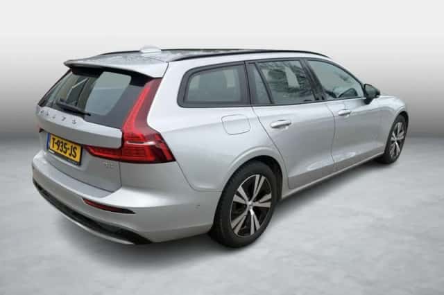 Volvo V60 (2023) thumbnail 3