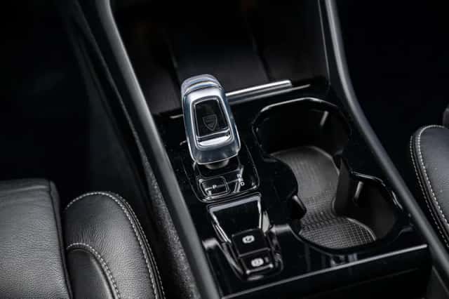 Volvo XC40 (2022) thumbnail 15