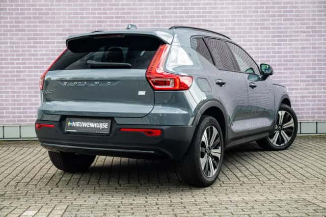 Volvo XC40 (2022) thumbnail 3