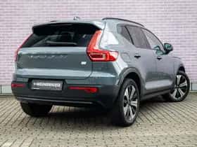 Volvo XC40 thumbnail 3