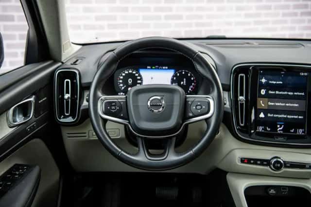 Volvo XC40 (2020) thumbnail 3