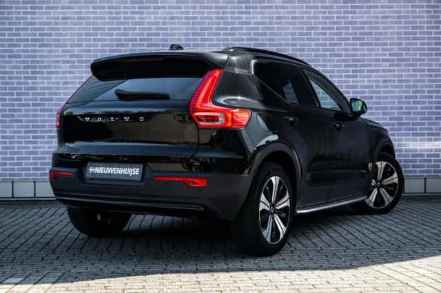 Volvo XC40 (2022) thumbnail 3
