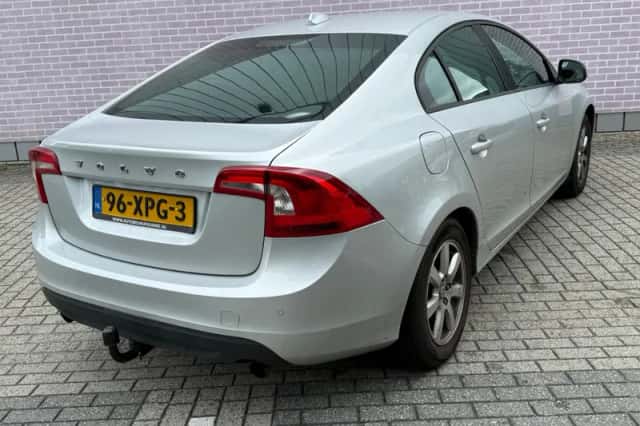 Volvo S60 (2012) thumbnail 2