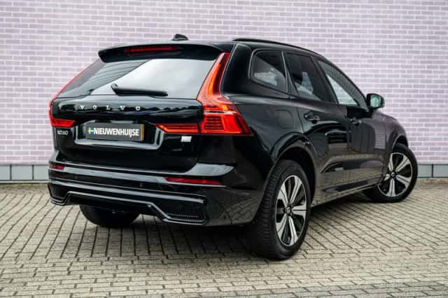 Volvo XC60 (2022) thumbnail 2