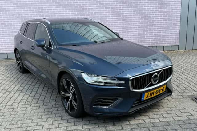 Volvo V60 (2022) thumbnail 3