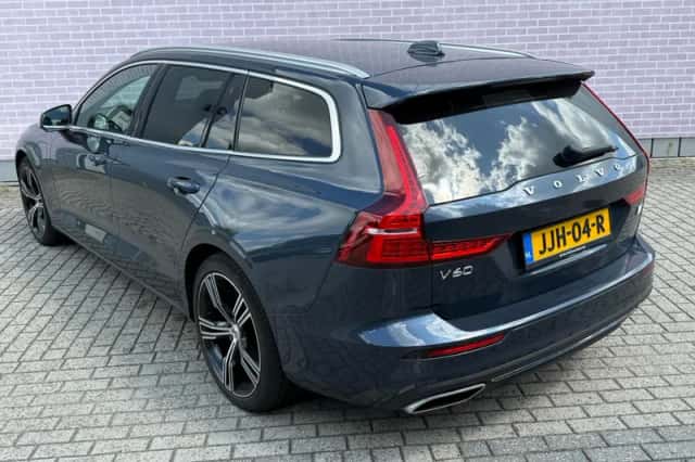 Volvo V60 (2022) thumbnail 4