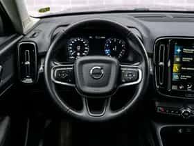 Volvo XC40 thumbnail 3