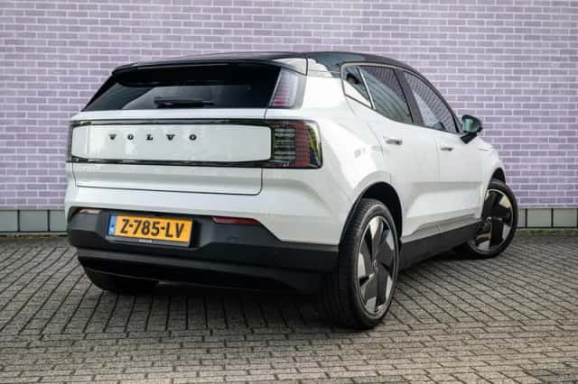 Volvo EX30 (2024) thumbnail 2
