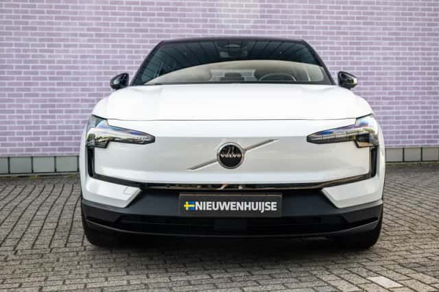 Volvo EX30 (2024) thumbnail 8