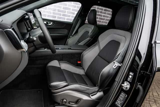 Volvo XC60 (2025) thumbnail 3