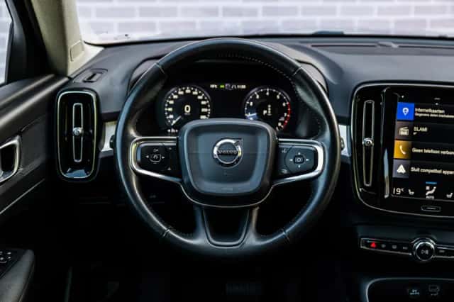 Volvo XC40 (2019) thumbnail 3