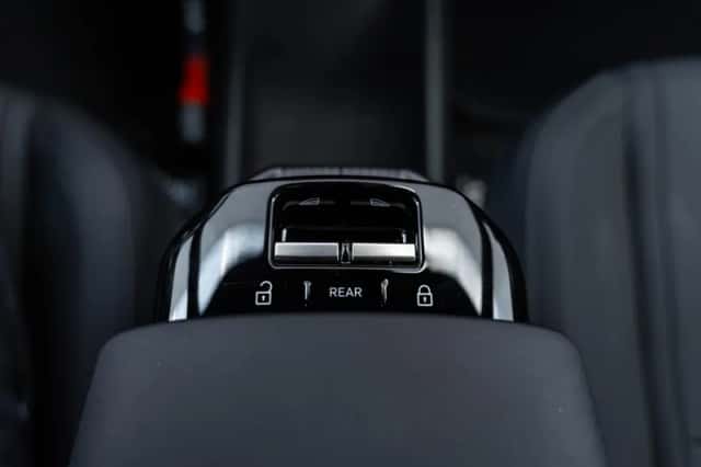 Volvo EX30 (2026) thumbnail 30