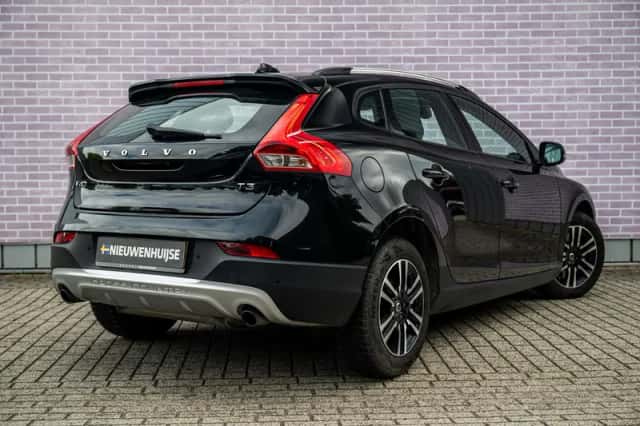 Volvo V40 (2018) thumbnail 2