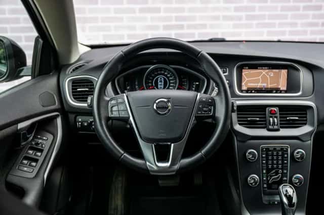 Volvo V40 (2018) thumbnail 3