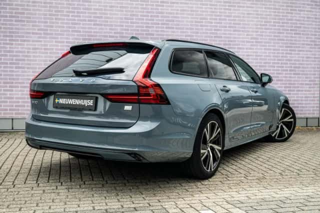 Volvo V90 (2023) thumbnail 2