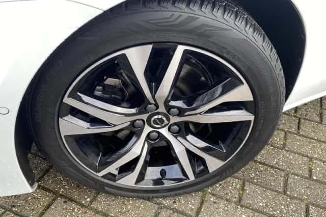 Volvo V60 (2022) thumbnail 2