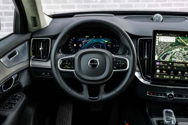 Volvo XC90 (2025) thumbnail 3