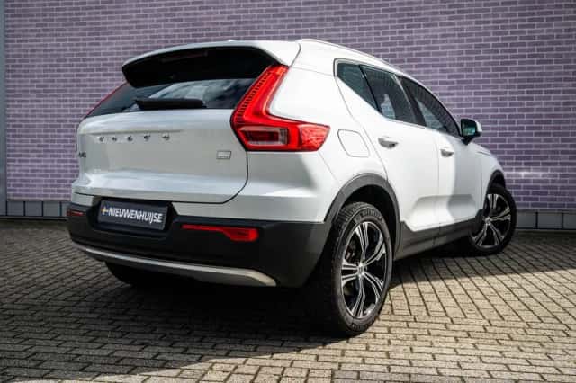 Volvo XC40 (2021) thumbnail 2