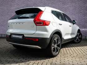 Volvo XC40 thumbnail 2