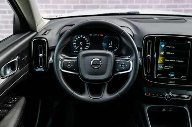 Volvo XC40 (2021) thumbnail 3