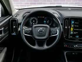 Volvo XC40 thumbnail 3