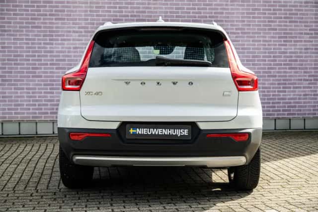 Volvo XC40 (2021) thumbnail 9