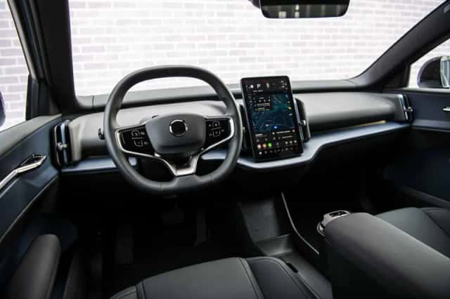 Volvo EX30 (2025) thumbnail 11