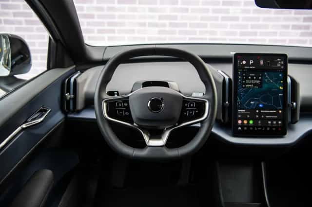 Volvo EX30 (2025) thumbnail 3
