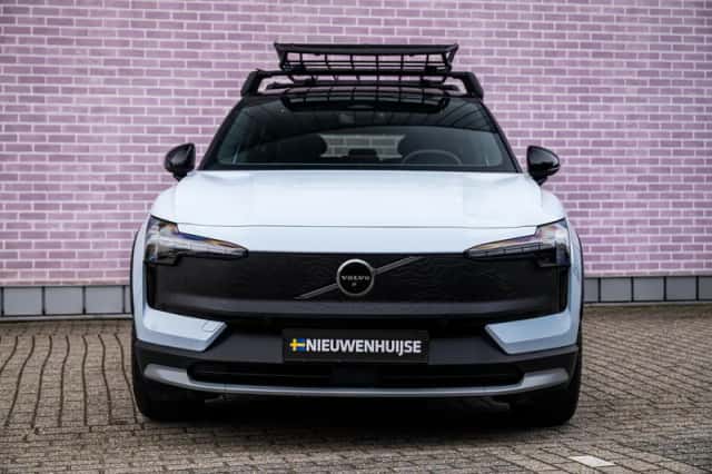 Volvo EX30 (2025) thumbnail 9