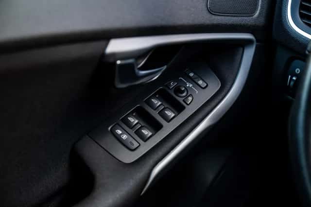 Volvo V40 (2019) thumbnail 19